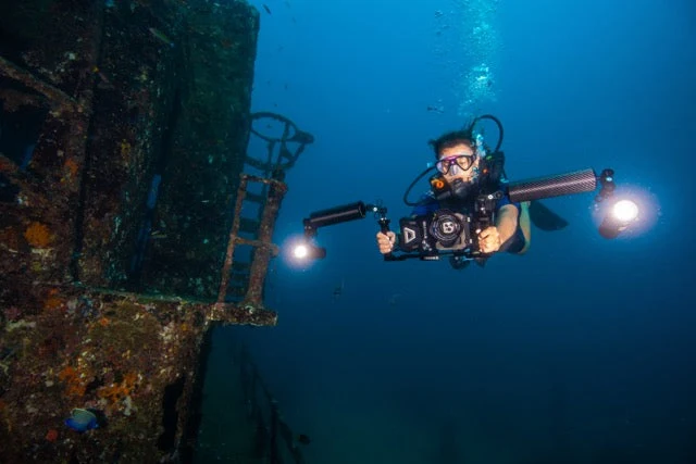 Divevolk - Unterwasser Doppelhandgriff