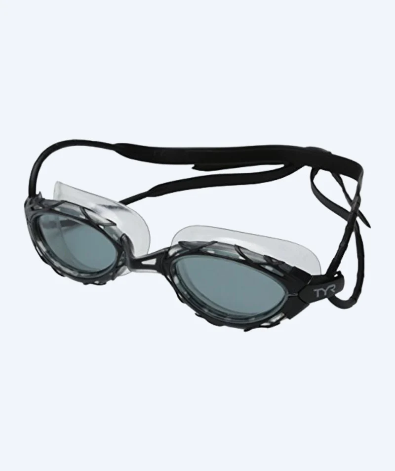 TYR Schwimmbrille für Freizeitschwimmer - Nest Pro - Schwarz (Smoke Scheiben)