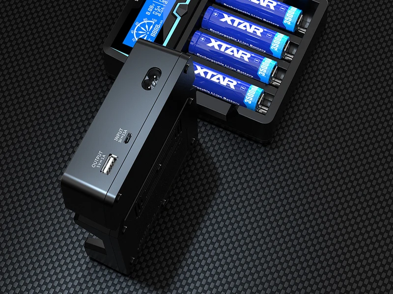 Xtar X4 Vier-Schacht Ladegerät für Lithium Ionen und Ni/MH Akkus