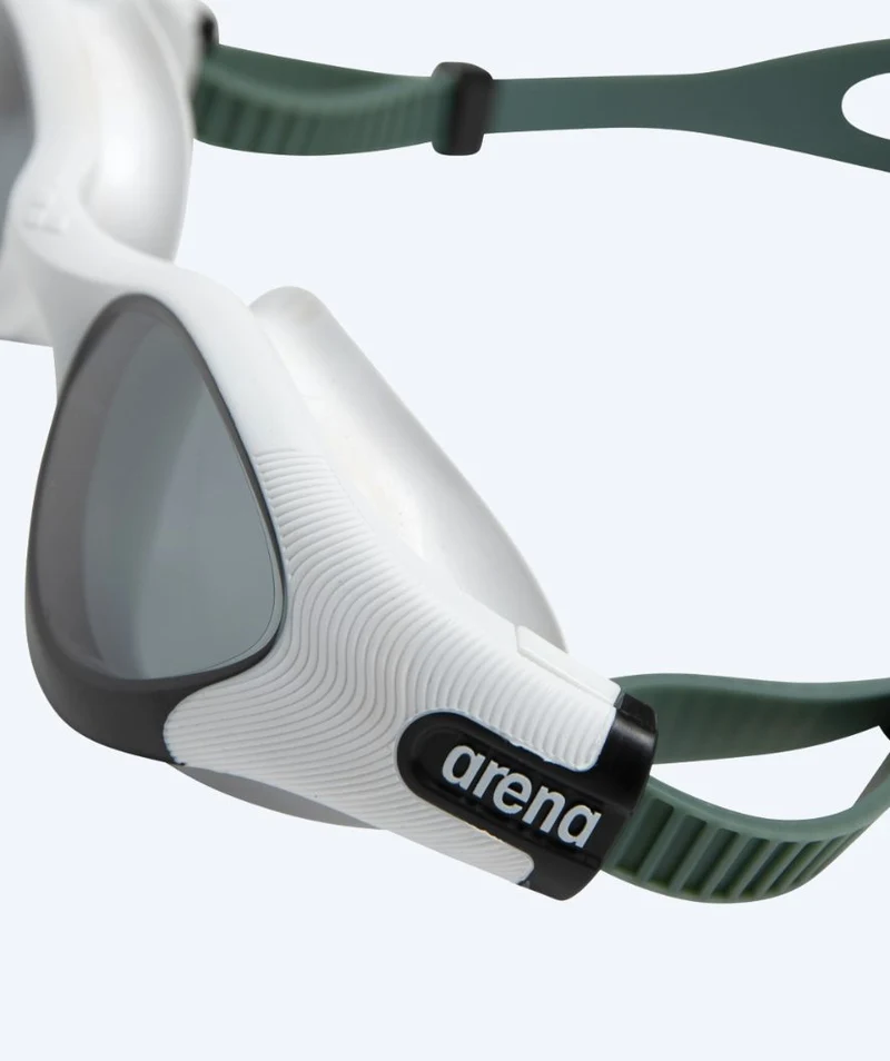 Arena Schwimmbrille für Freizeitschwimmer - The One Plus - Weiß (Smoke Scheiben)