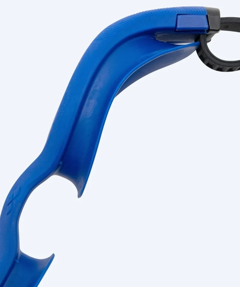 Arena Schwimmbrille für Freizeitschwimmer - The One Plus - Dunkelblau/Schwarz (Smoke Scheiben)