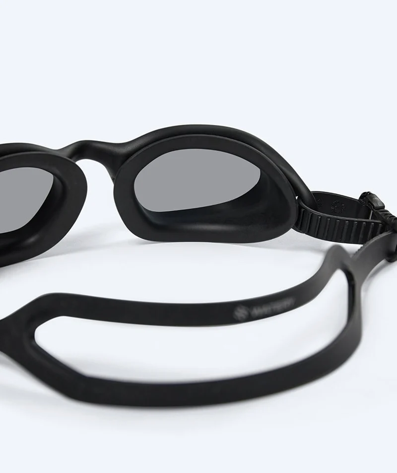 Watery Schwimmbrille für Freizeitschwimmer - Sonar - Schwarz (Smoke Scheiben)