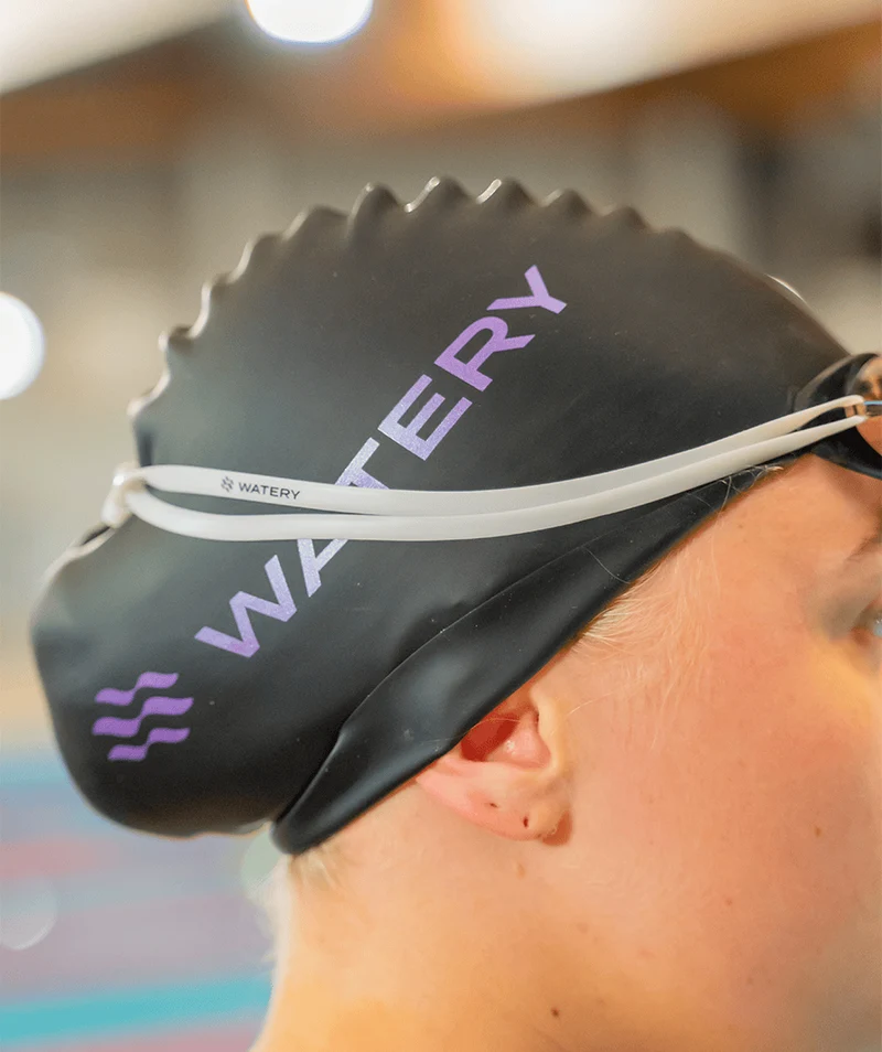Watery Badekappe - Signature Metallic - Schwarz/Lila