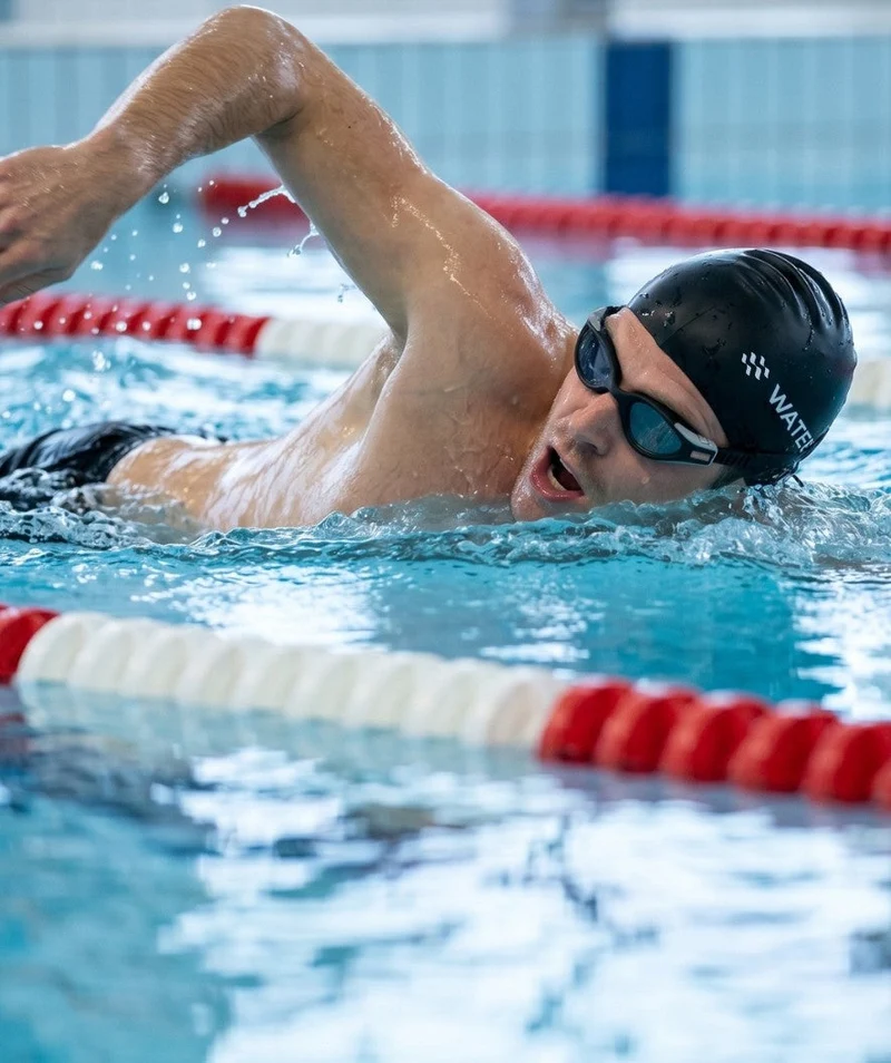 Watery Schwimmbrille für Freizeitschwimmer - Kelvin Active - Schwarz/Silber