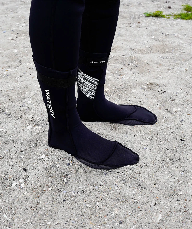 Watery Neoprensocken für Freiwasser - Calder Pro (2mm) - Schwarz