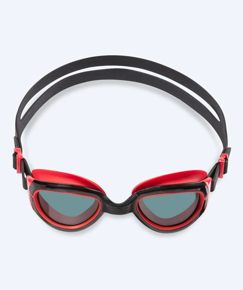 Watery Schwimmbrille für Kinder - Wade Active - Schwarz/Rot (Smoke Scheiben)