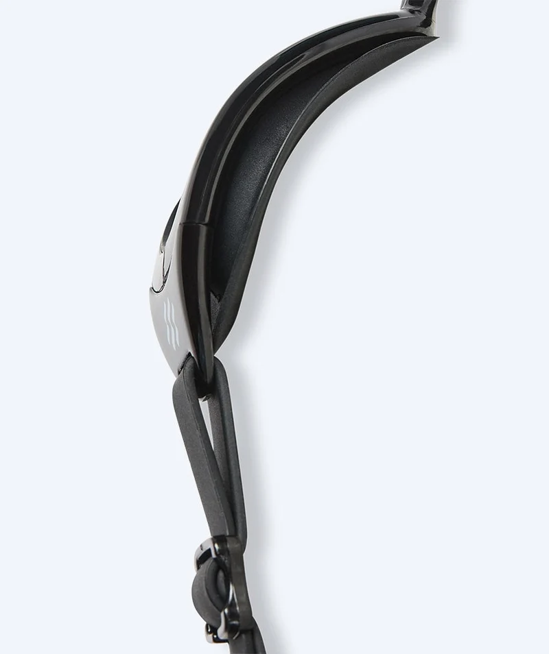 Watery Schwimmbrille für Freizeitschwimmer - Wade Active - Schwarz (Smoke Scheiben)