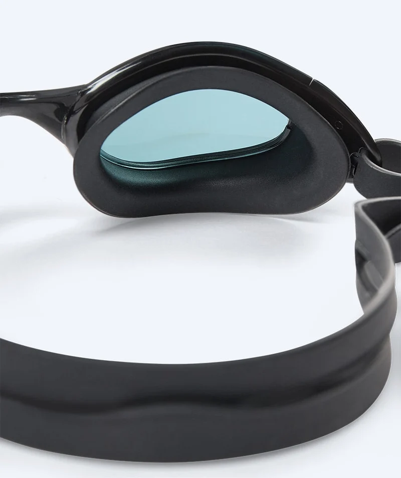 Watery Schwimmbrille für Freizeitschwimmer - Wade Active - Schwarz (Smoke Scheiben)