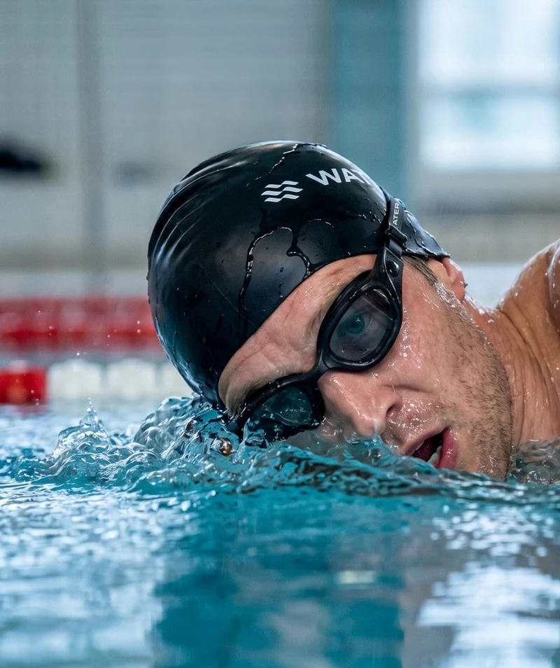 Watery Schwimmbrille für Freizeitschwimmer - Clyde Active - Schwarz (Smoke Scheiben)