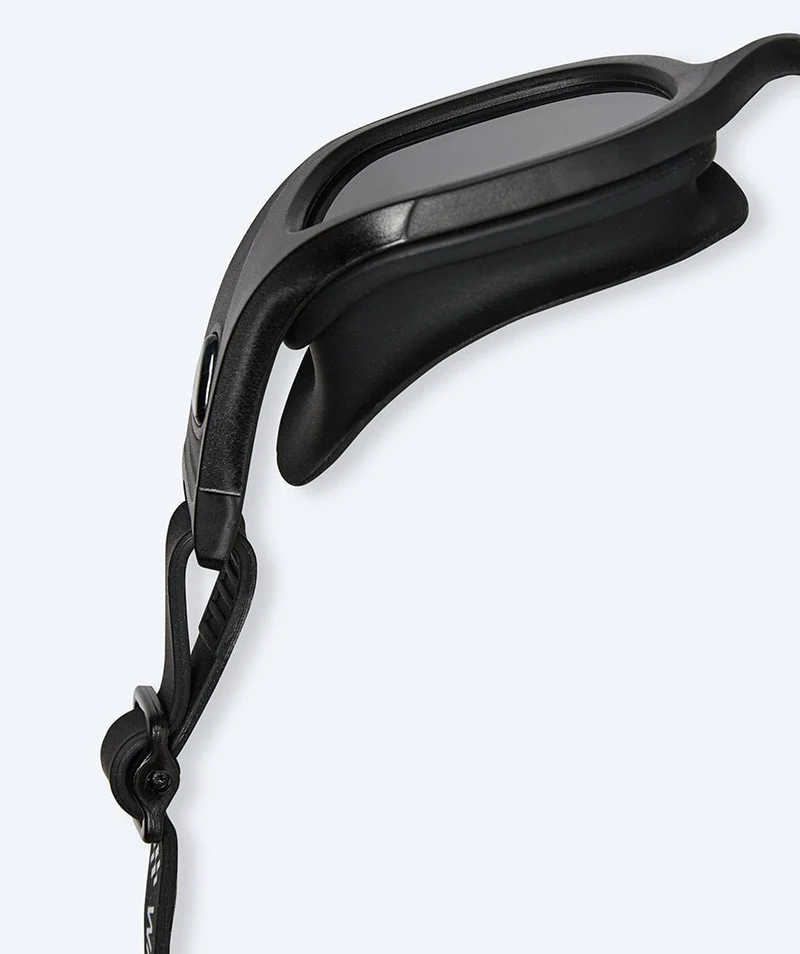 Watery Schwimmbrille für Freizeitschwimmer - Clyde Active - Schwarz (Smoke Scheiben)