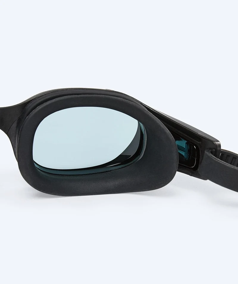 Watery Schwimmbrille für Freizeitschwimmer - Clyde Active - Schwarz (Smoke Scheiben)
