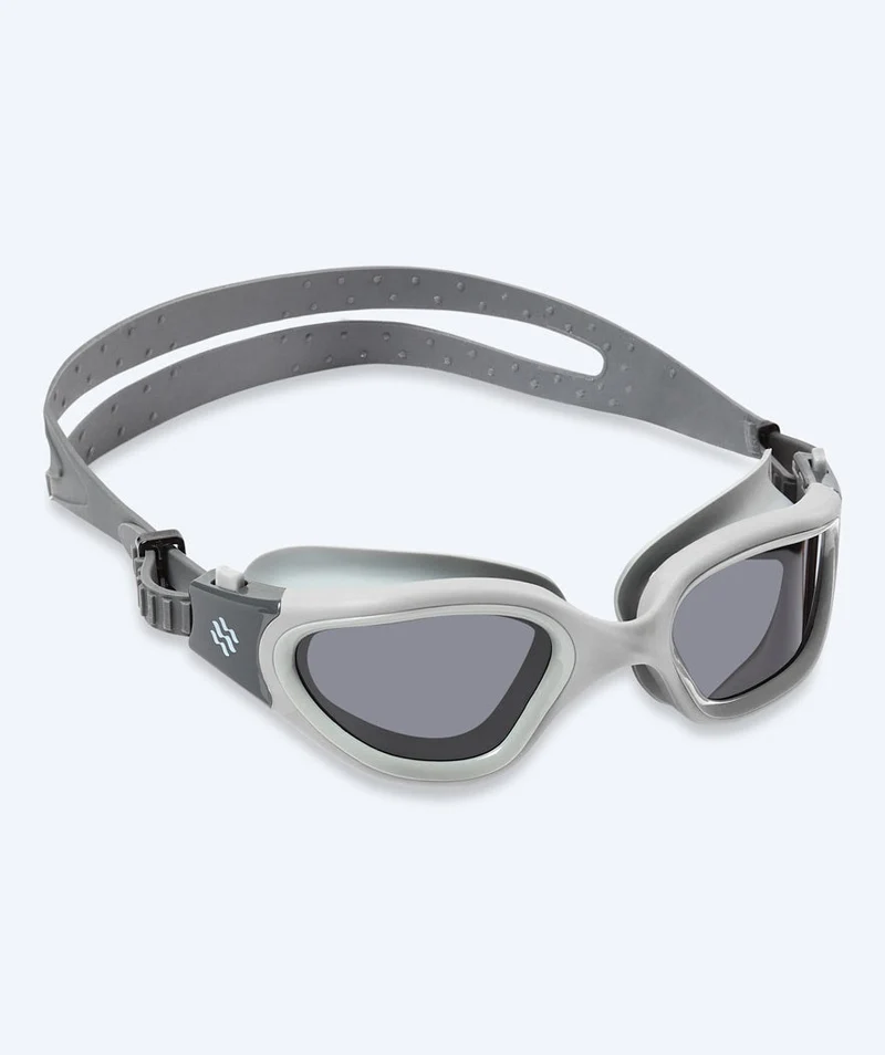 Watery Schwimmbrille für Freizeitschwimmer - Raven Active - Grau (Smoke Scheiben)