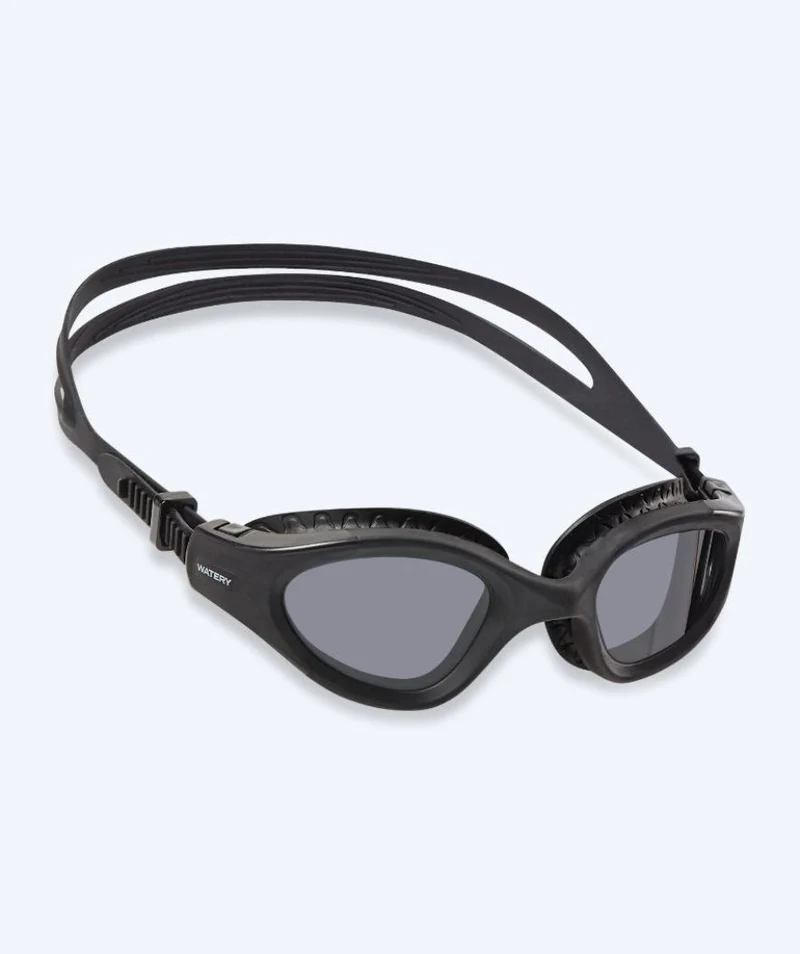 Watery Schwimmbrille für Freizeitschwimmer - Kelvin Active - Schwarz (Smoke Scheiben)
