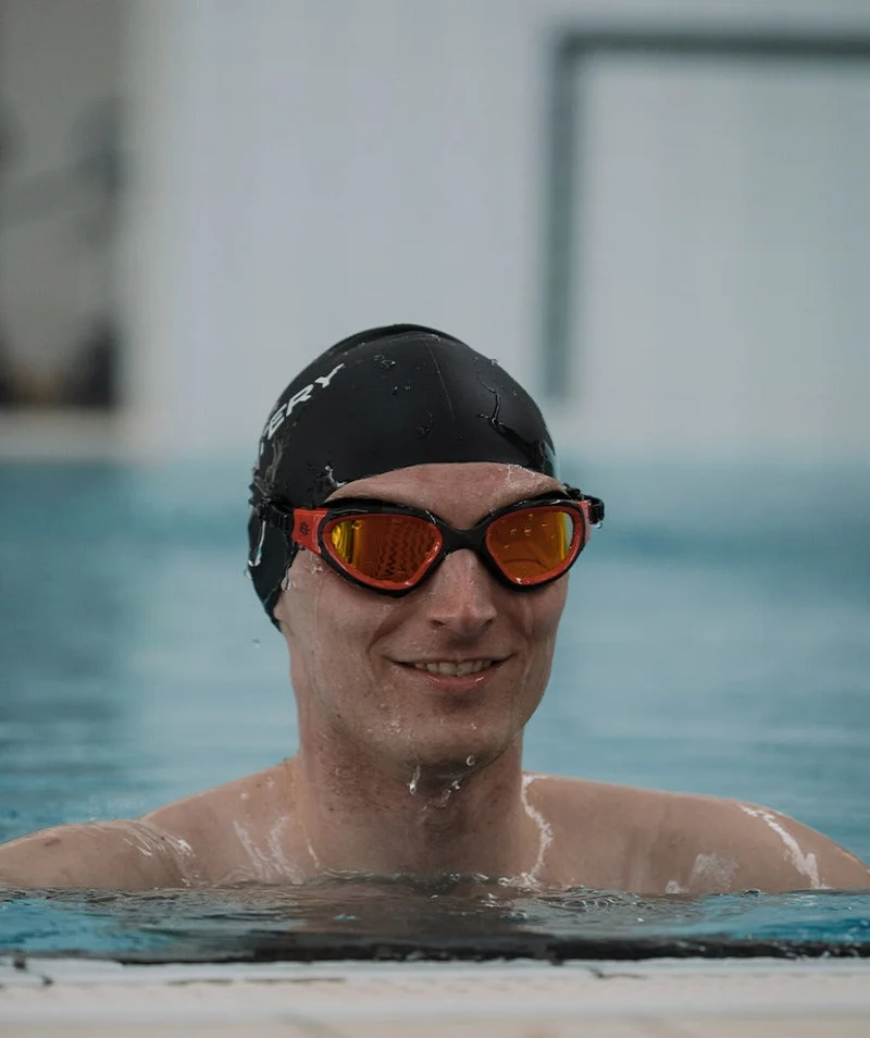 Watery Schwimmbrille für Freizeitschwimmer - Raven Mirror - Schwarz/Rot