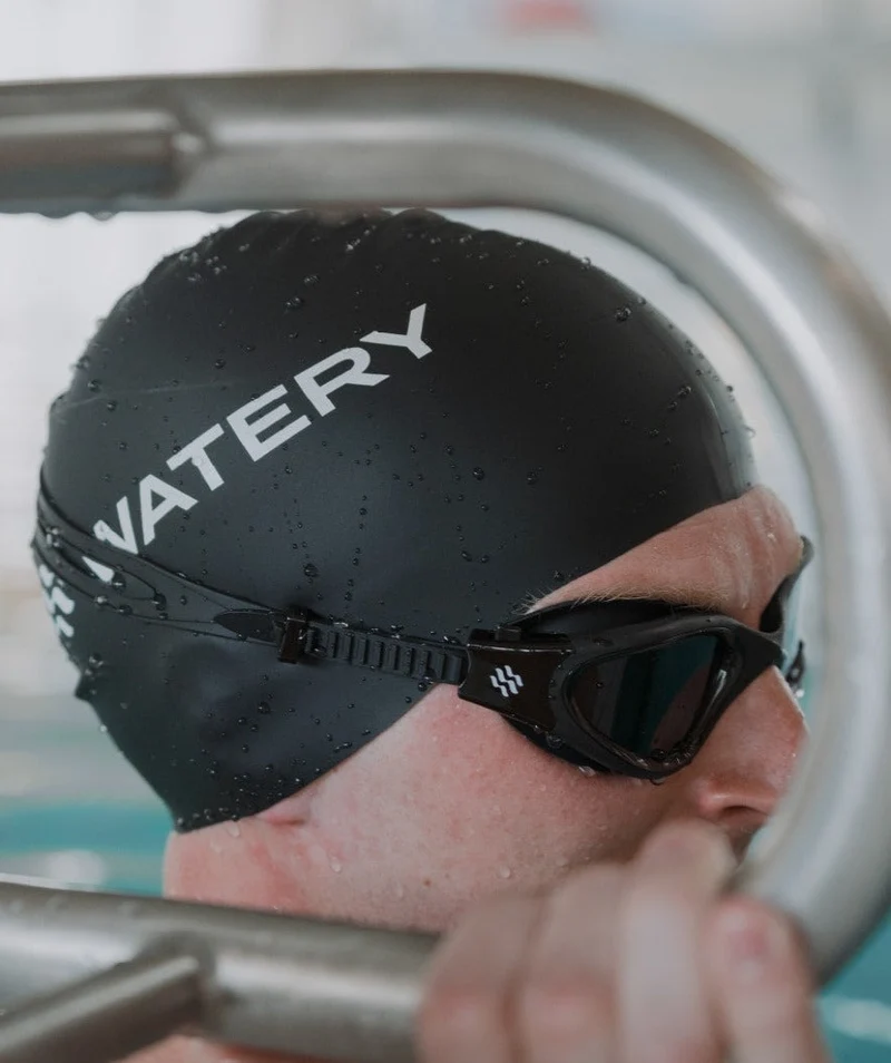 Watery Schwimmbrille für Freizeitschwimmer - Raven Active - Schwarz/Rot 1.0