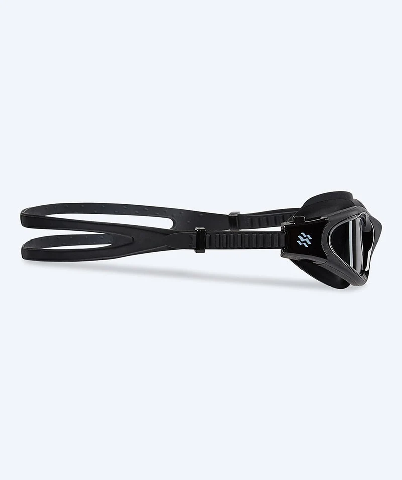Watery Schwimmbrille für Freizeitschwimmer - Raven Active - Schwarz (Smoke Scheiben)