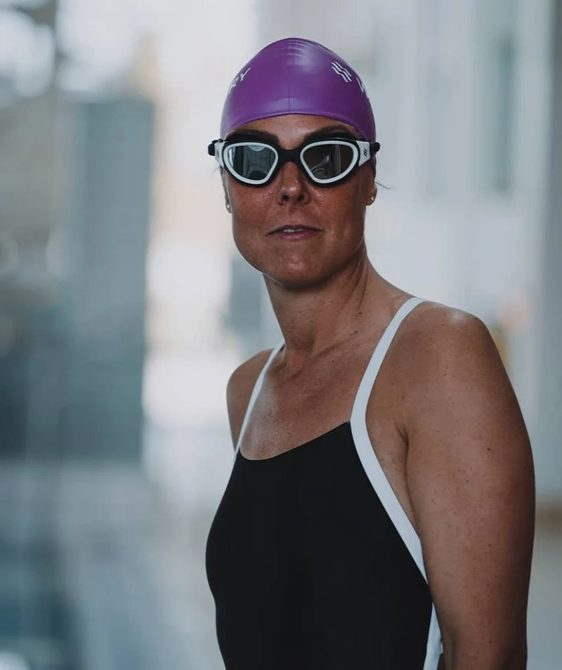 Watery Schwimmbrille für Freizeitschwimmer - Raven Active - Schwarz (Smoke Scheiben)